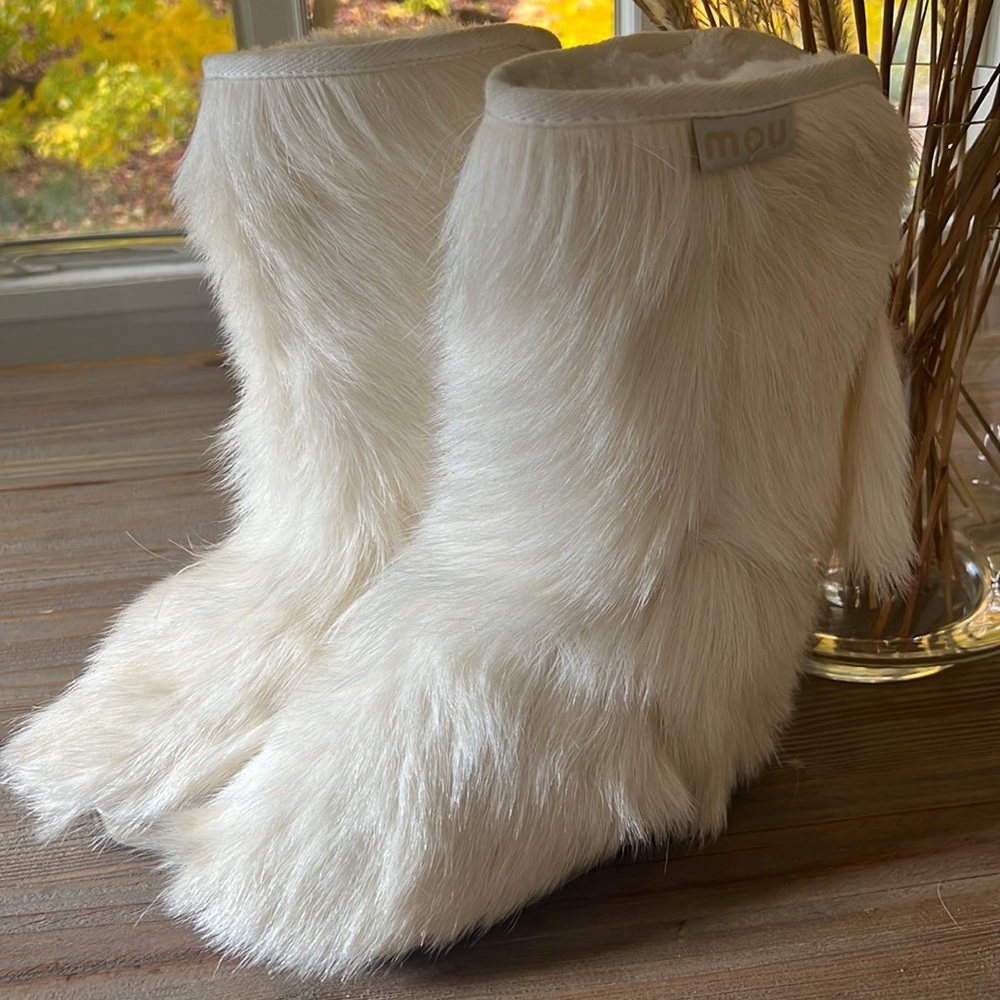 Mou Cream and White Winter Boots with Fluffy Design